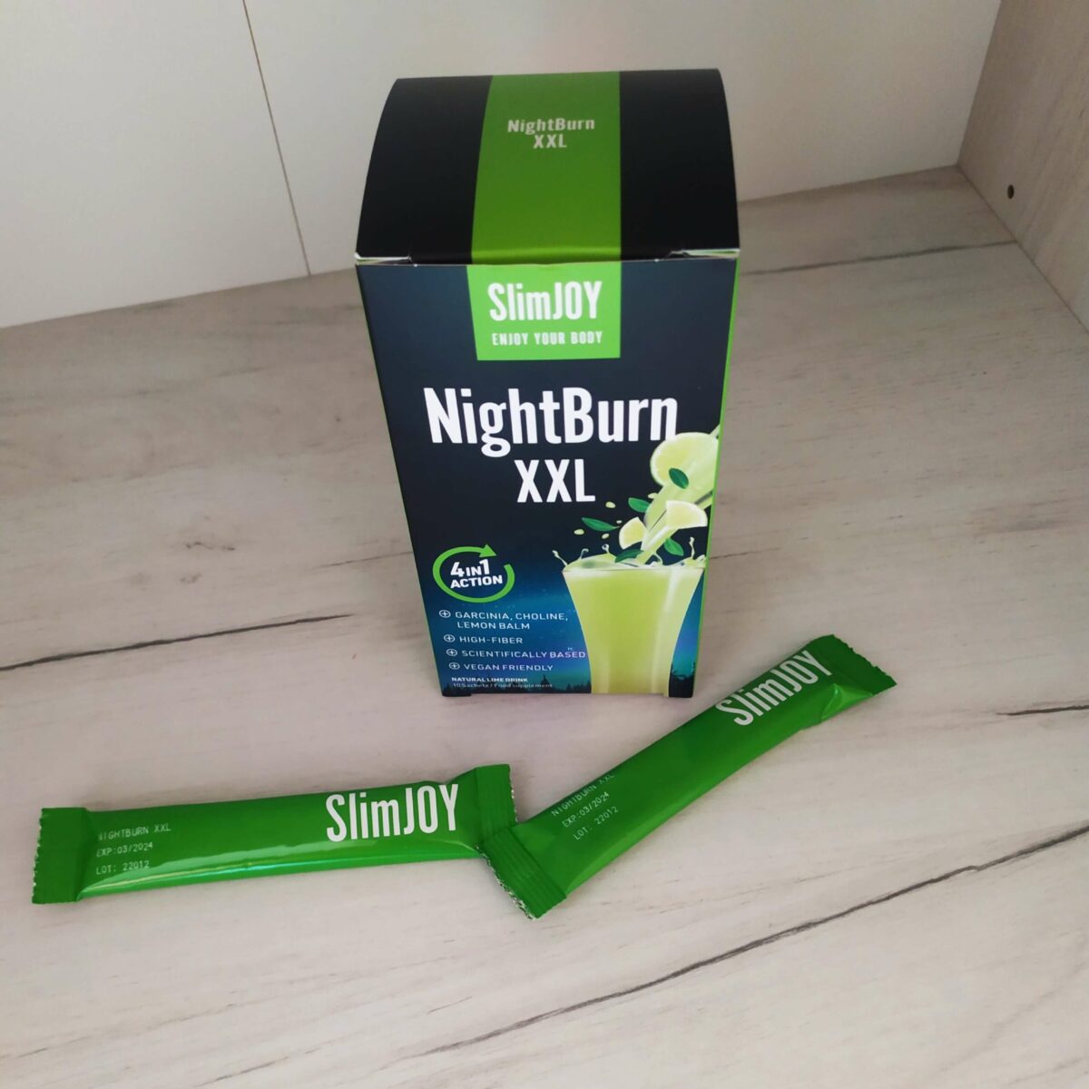 Nightburn-xxl-na-stole-s-dávkami